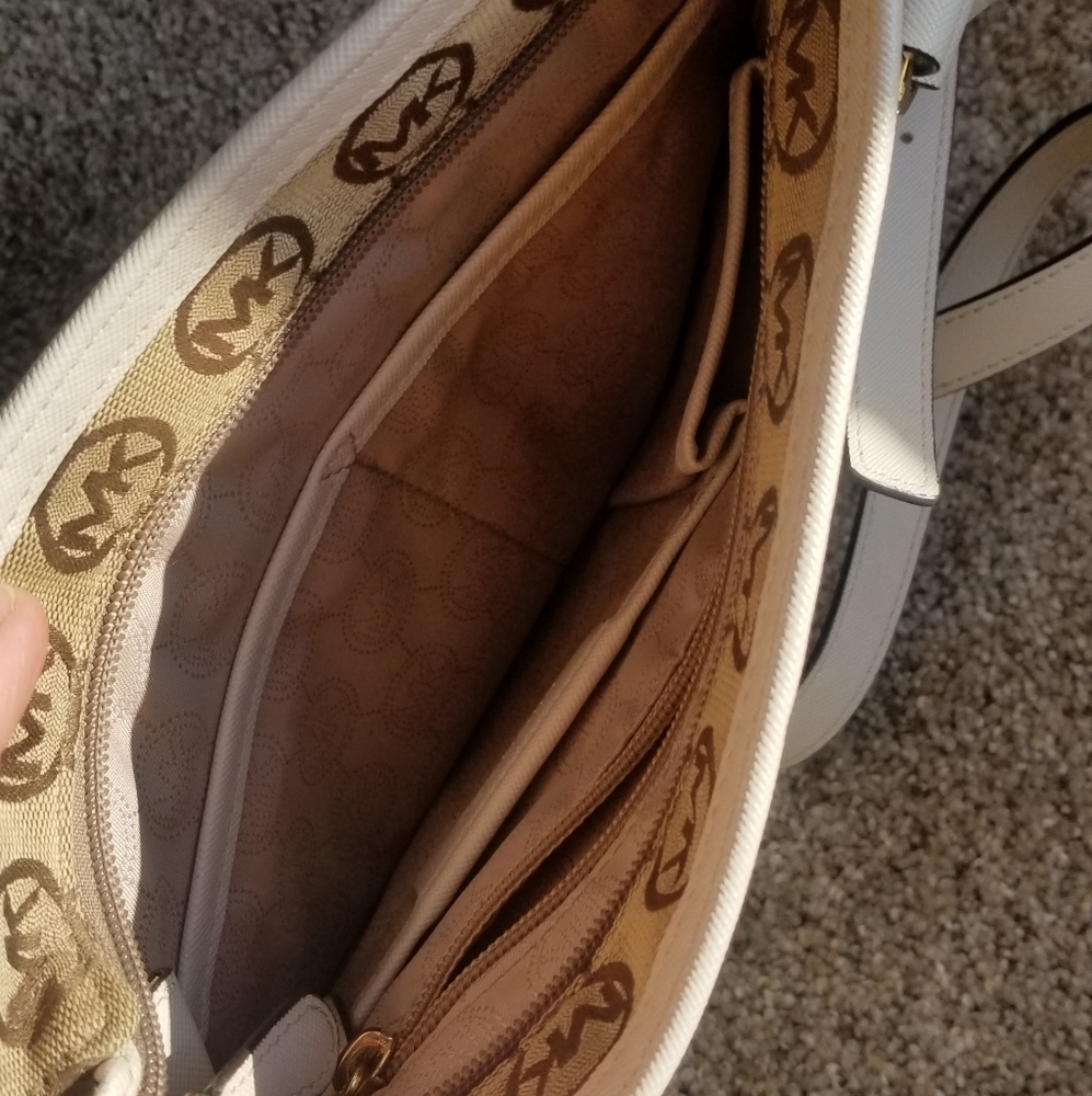 Michael Kors Crossbody - Picture 3 of 6